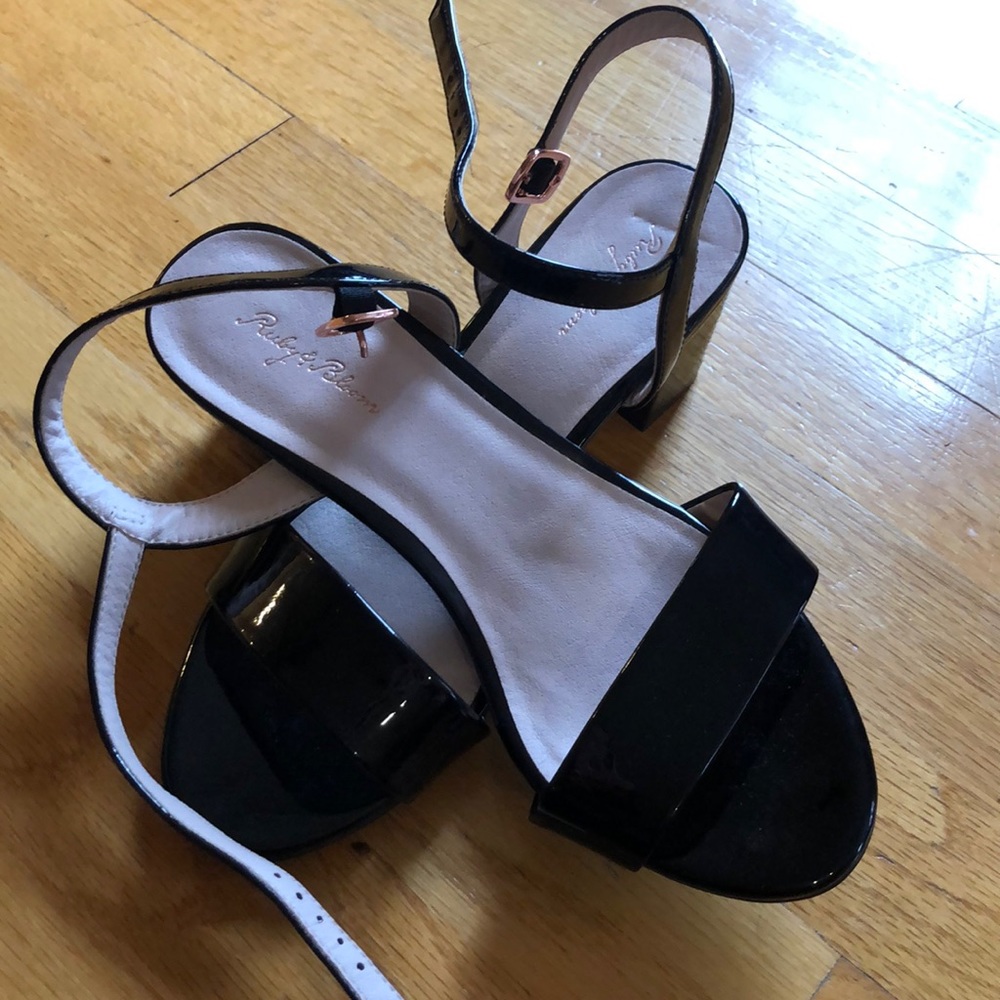 Ruby & Bloom black shoes size 4